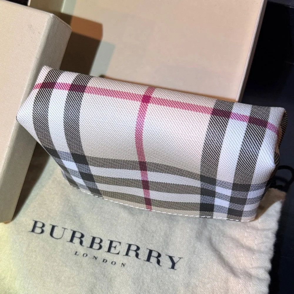 Burberry Nova Check Pouch - Picture 6 of 6